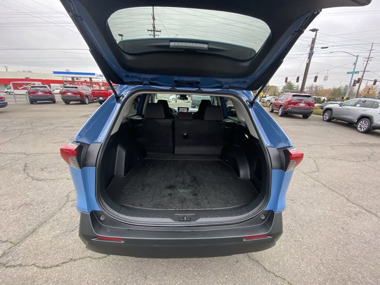 Thumbnail: 2023 Toyota RAV4 - 22