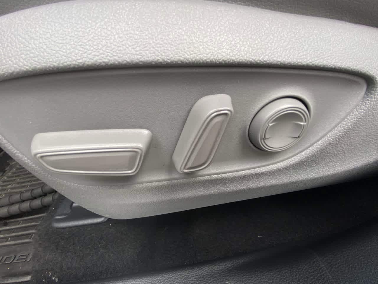 Thumbnail: 2022 Toyota Highlander - 12