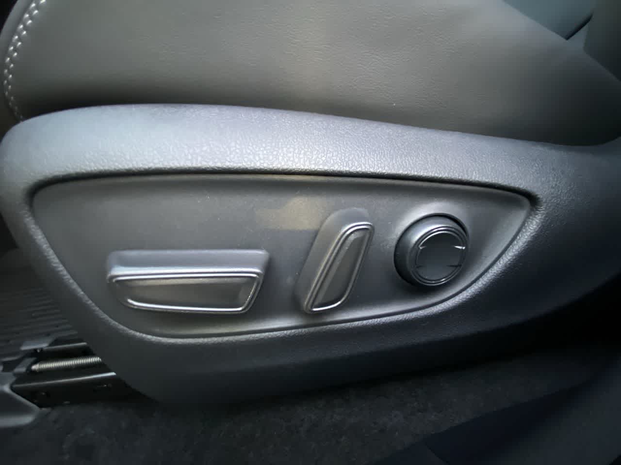 Thumbnail: 2025 Toyota RAV4 - 12