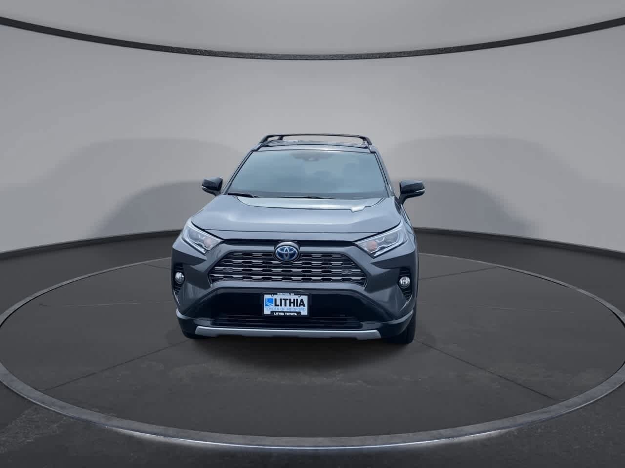 2020 Toyota RAV4 Hybrid XSE photo 3
