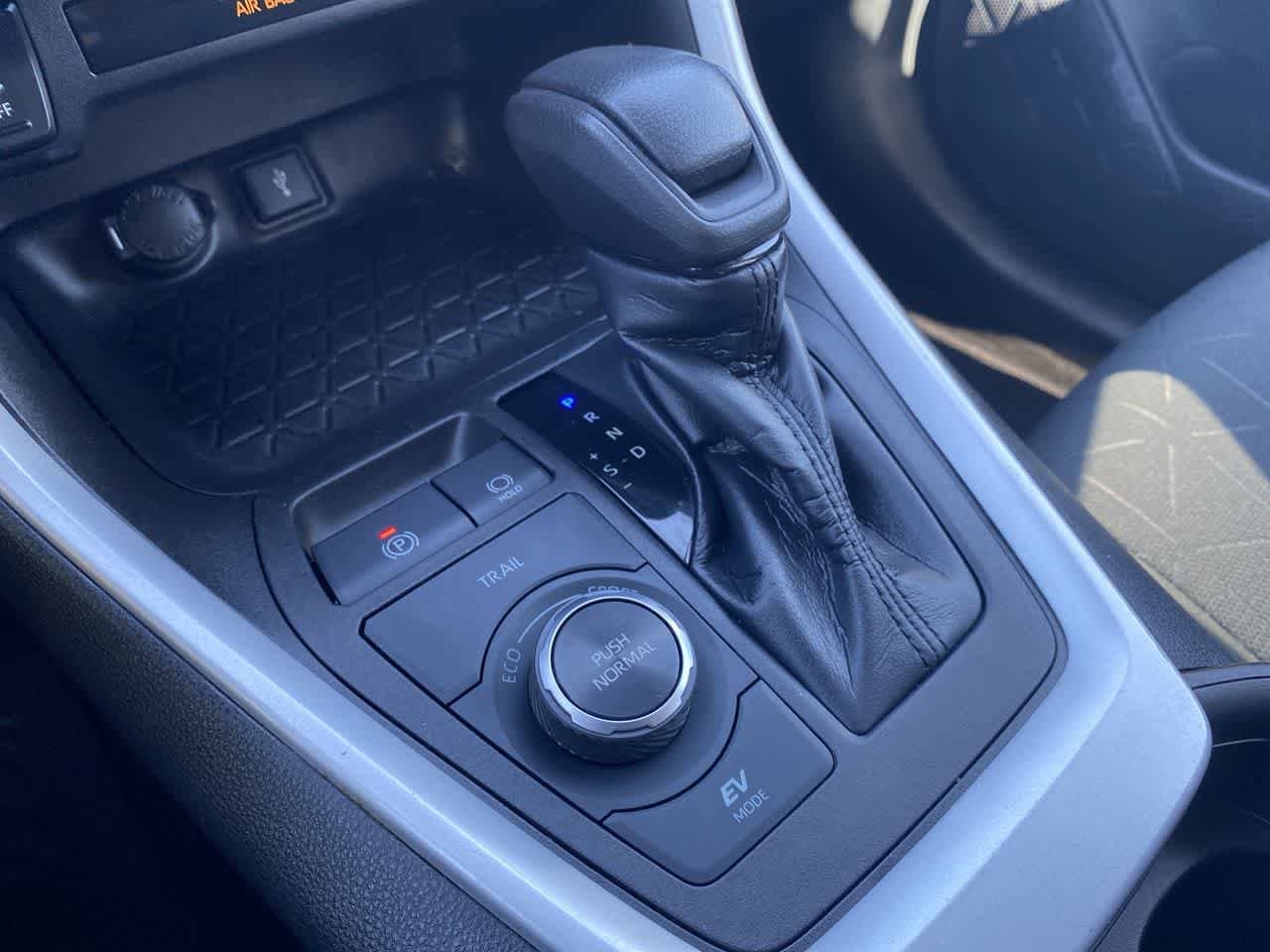 Thumbnail: 2021 Toyota RAV4 - 19