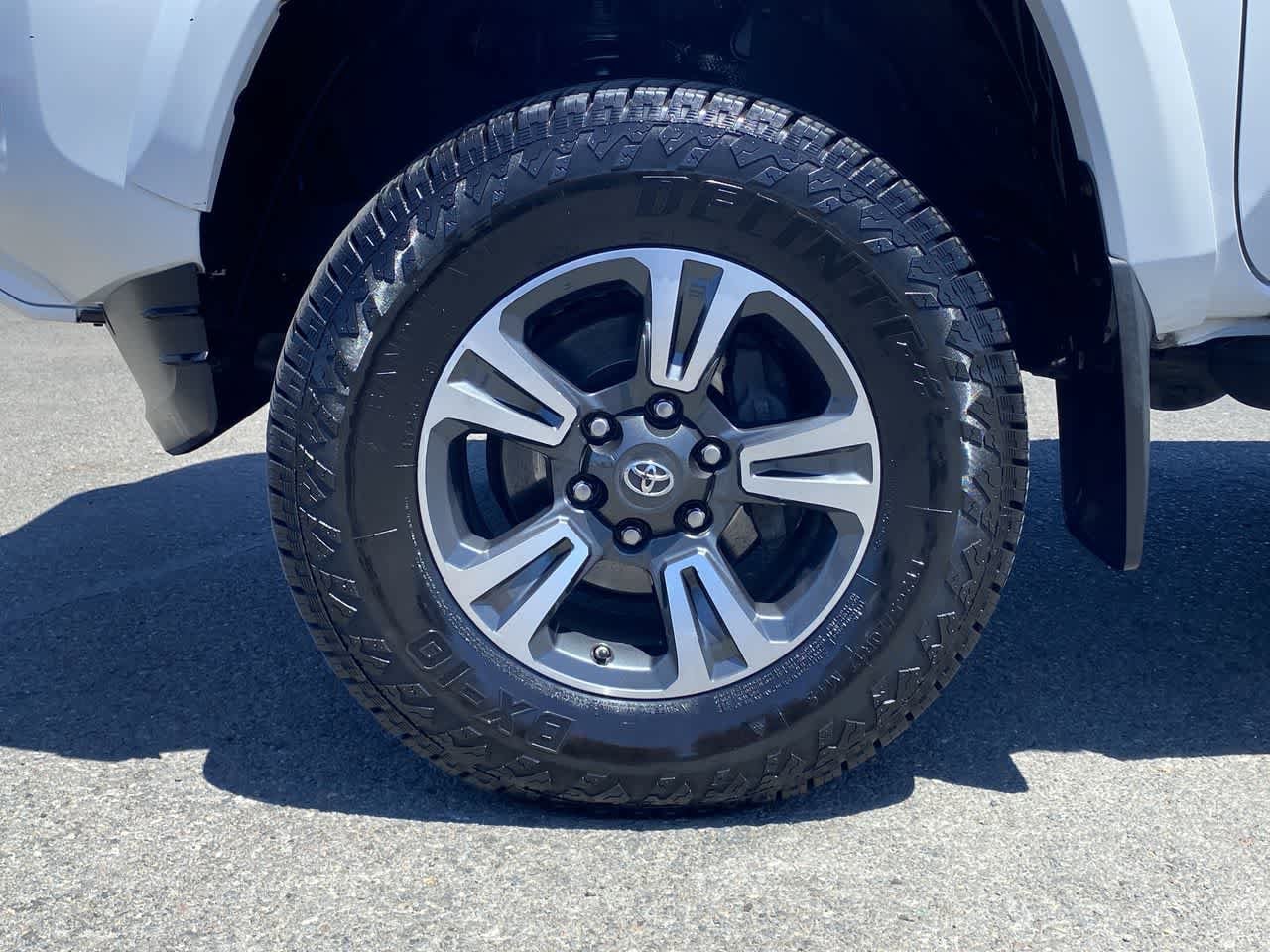 Thumbnail: 2016 Toyota Tacoma - 10