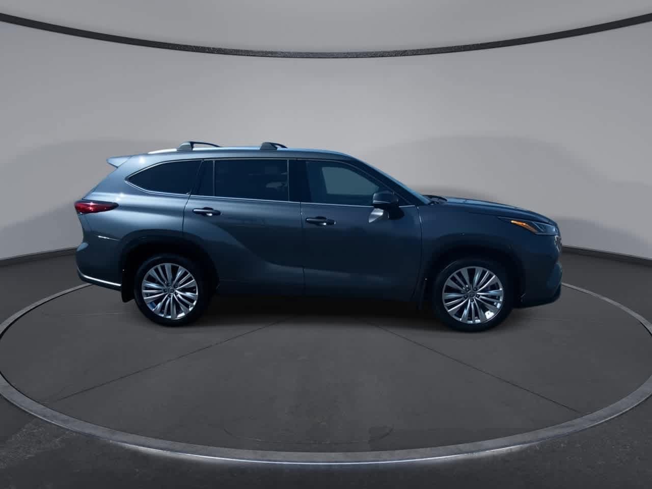 Thumbnail: 2023 Toyota Highlander - 9