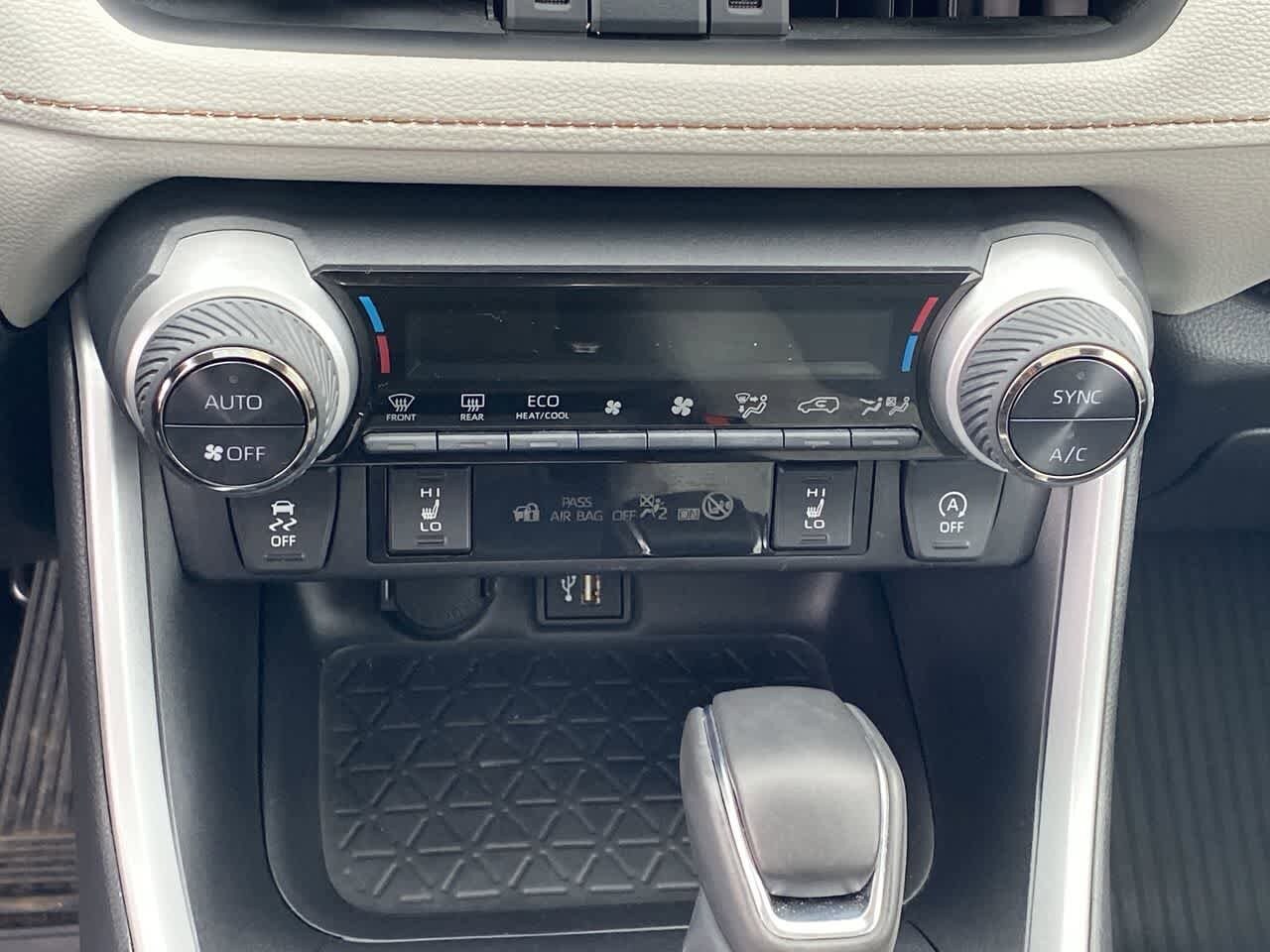 Thumbnail: 2025 Toyota RAV4 - 18