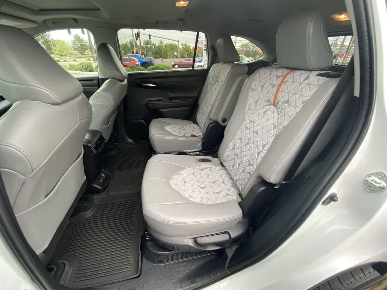 Thumbnail: 2022 Toyota Highlander - 20