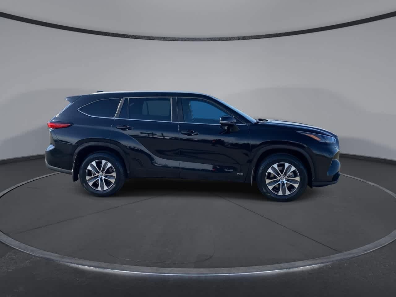 Thumbnail: 2023 Toyota Highlander - 9