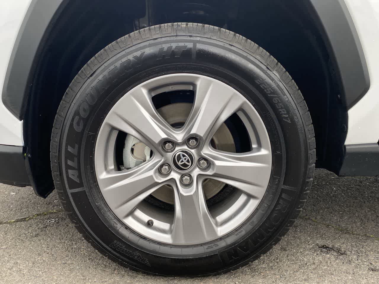 Thumbnail: 2022 Toyota RAV4 - 10