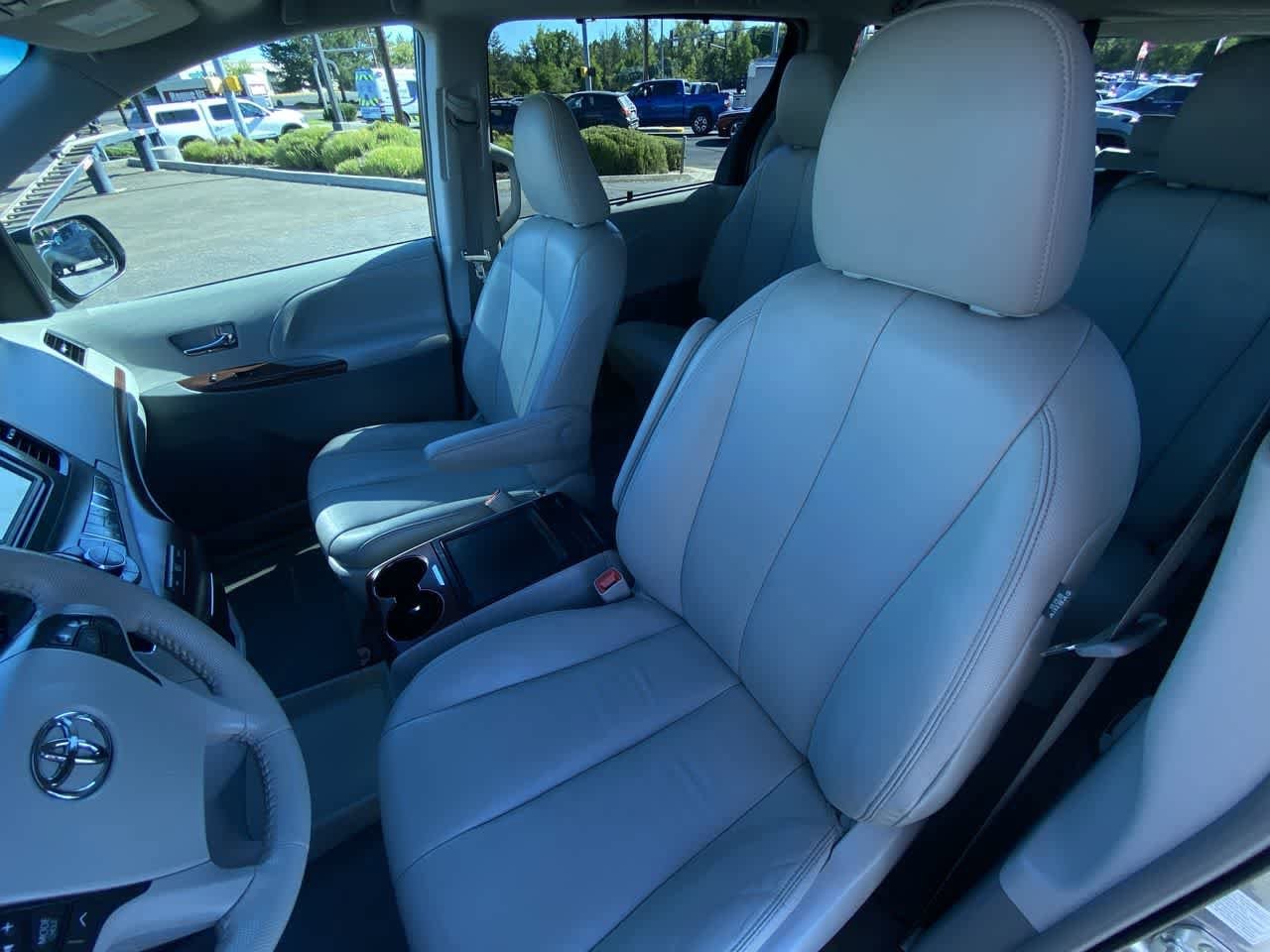 Thumbnail: 2014 Toyota Sienna - 11