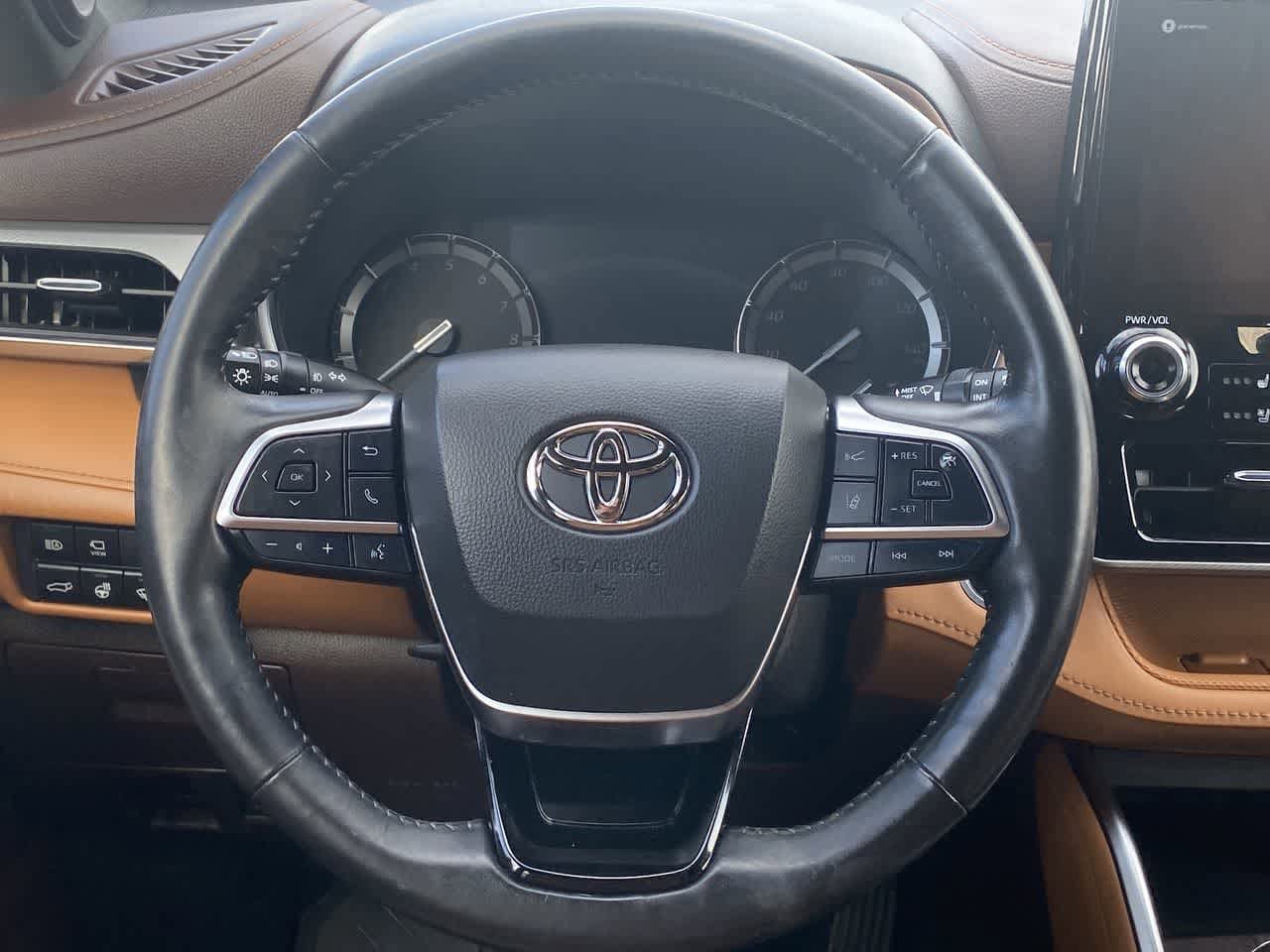 Thumbnail: 2021 Toyota Highlander - 14