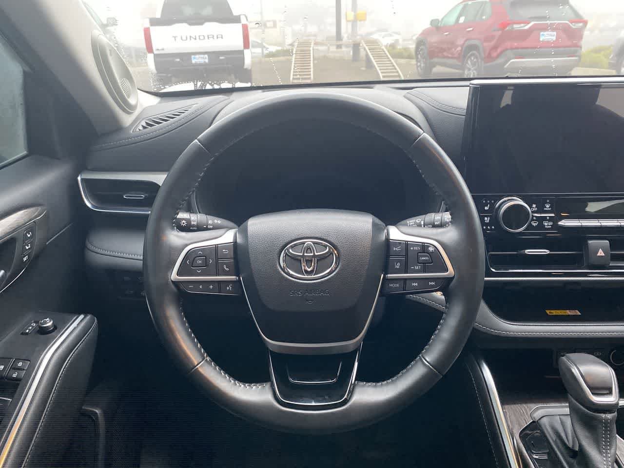 Thumbnail: 2023 Toyota Highlander - 14