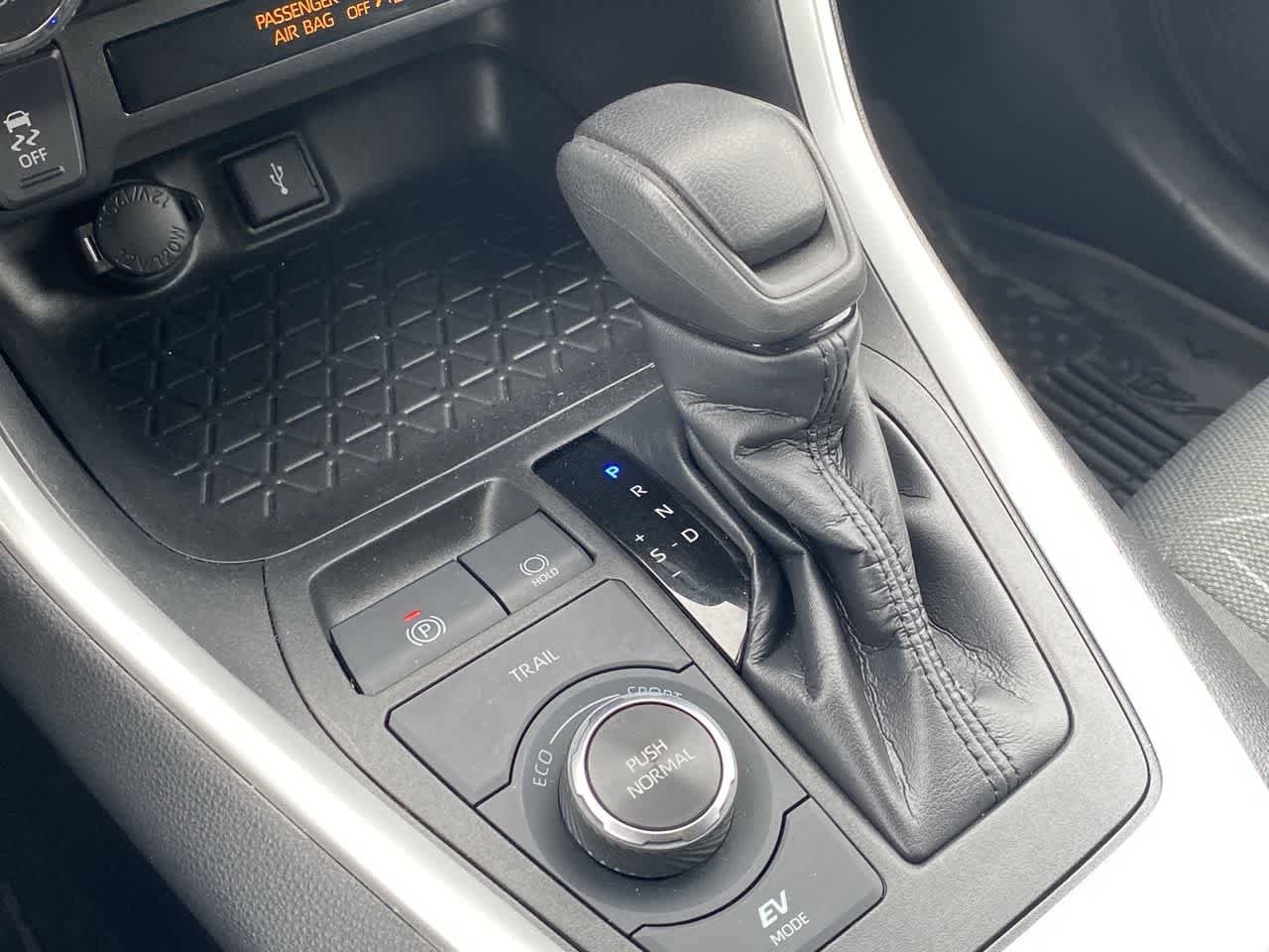 Thumbnail: 2022 Toyota RAV4 - 19