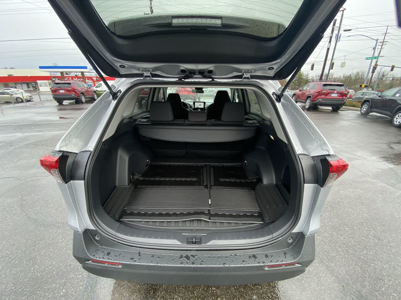 Thumbnail: 2025 Toyota RAV4 - 22