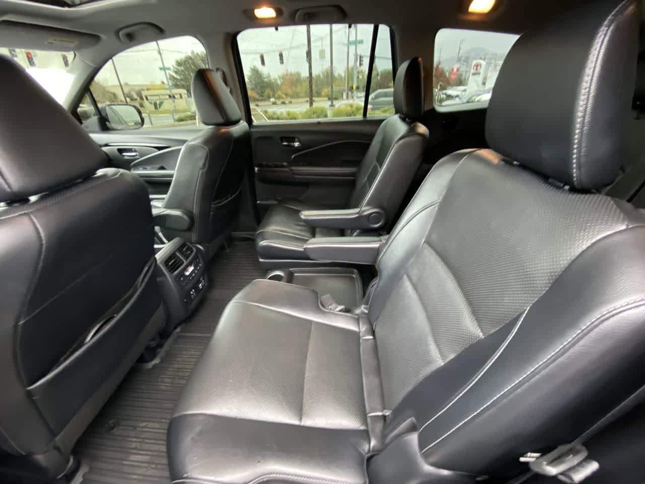 Thumbnail: 2019 Honda Pilot - 23