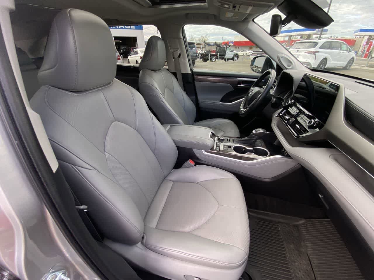 Thumbnail: 2022 Toyota Highlander - 25