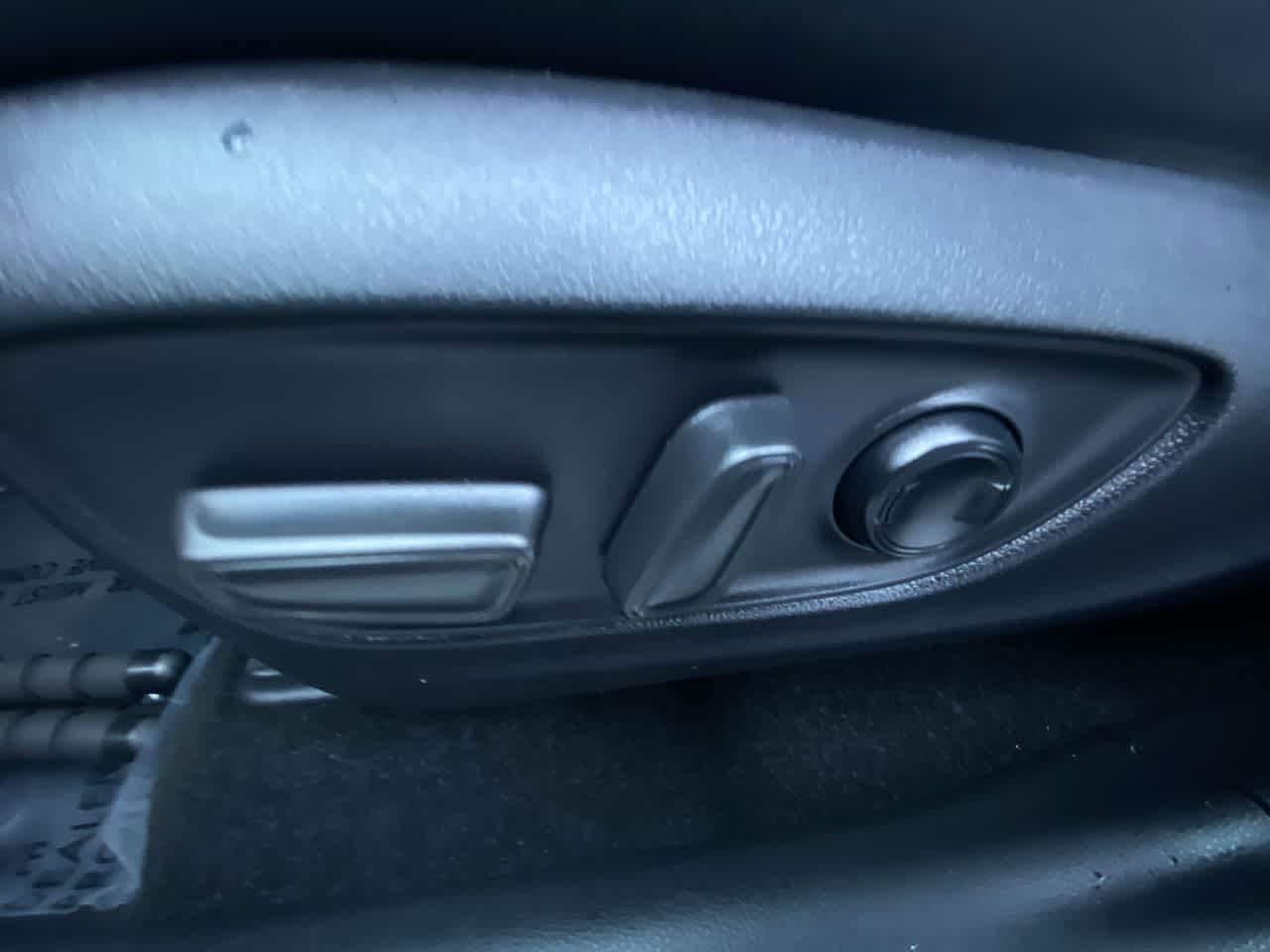 Thumbnail: 2020 Toyota RAV4 - 12