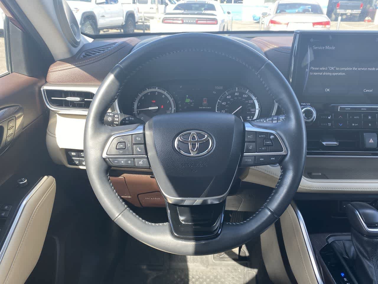 Thumbnail: 2021 Toyota Highlander - 14