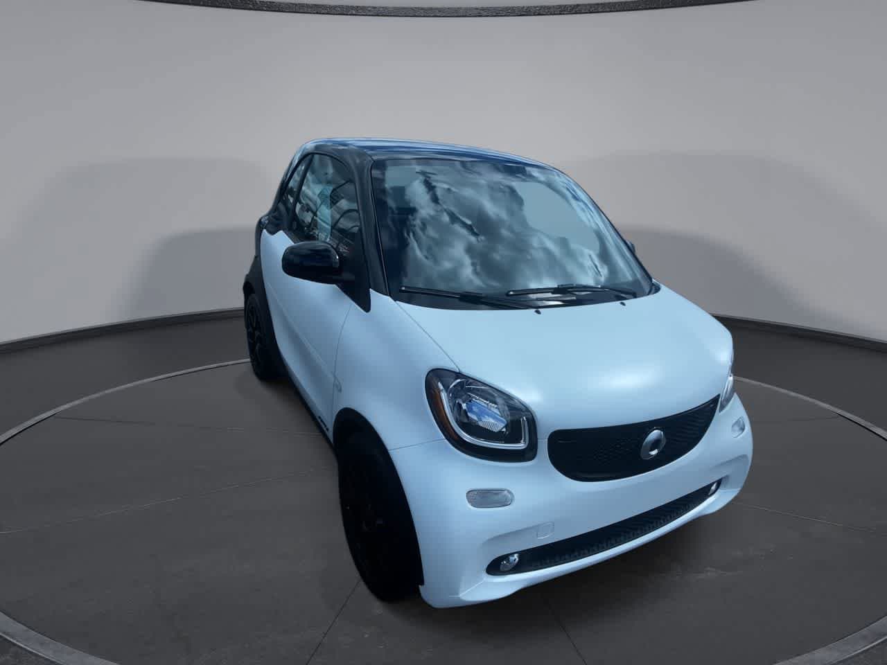 Used 2018 smart fortwo passion with VIN WMEFJ9BA4JK325517 for sale in Medford, OR