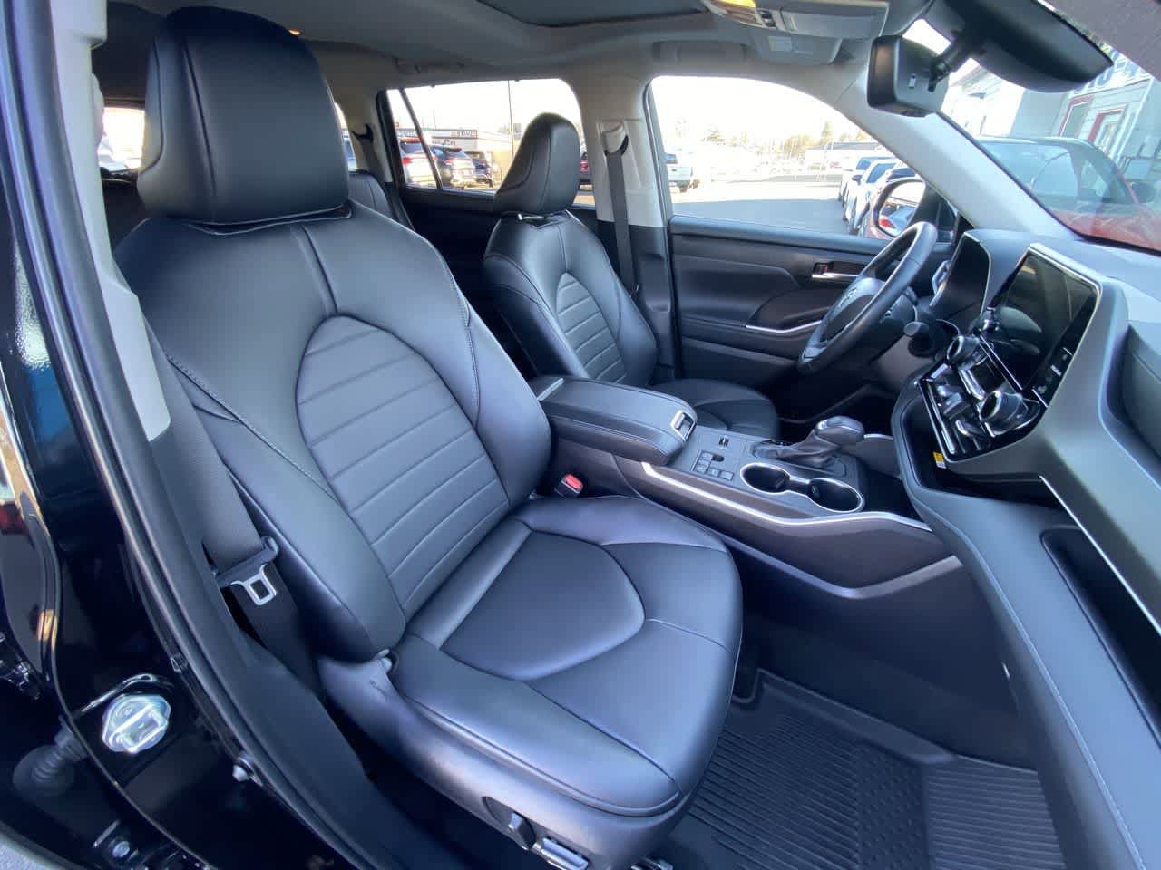 Thumbnail: 2024 Toyota Highlander - 25