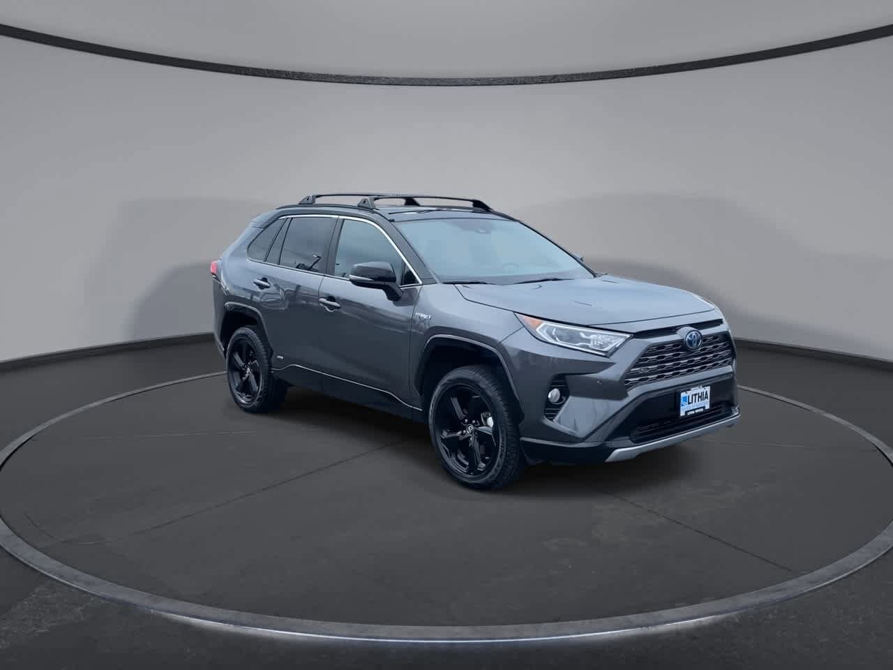 2020 Toyota RAV4 Hybrid XSE photo 2