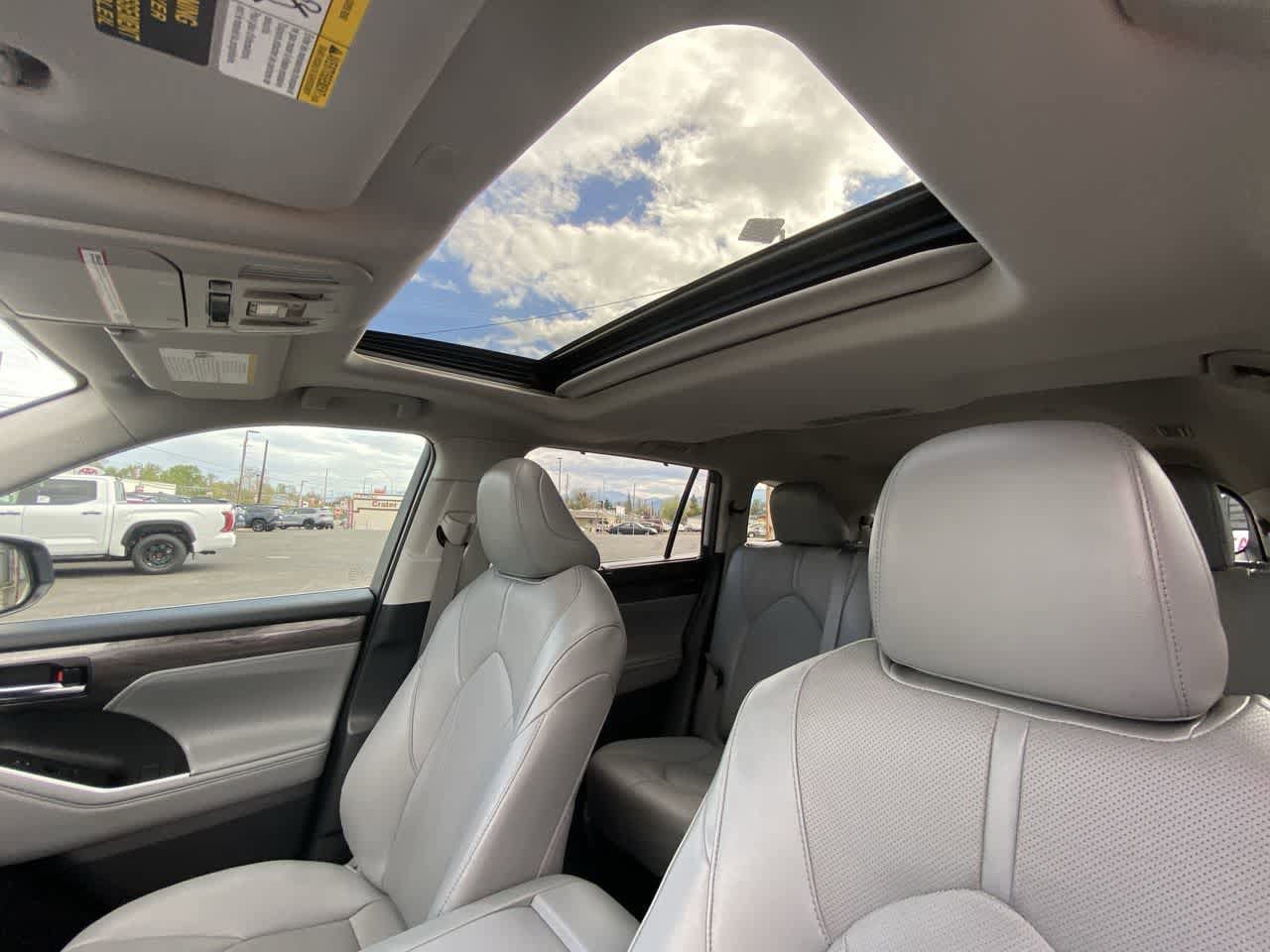 Thumbnail: 2022 Toyota Highlander - 21