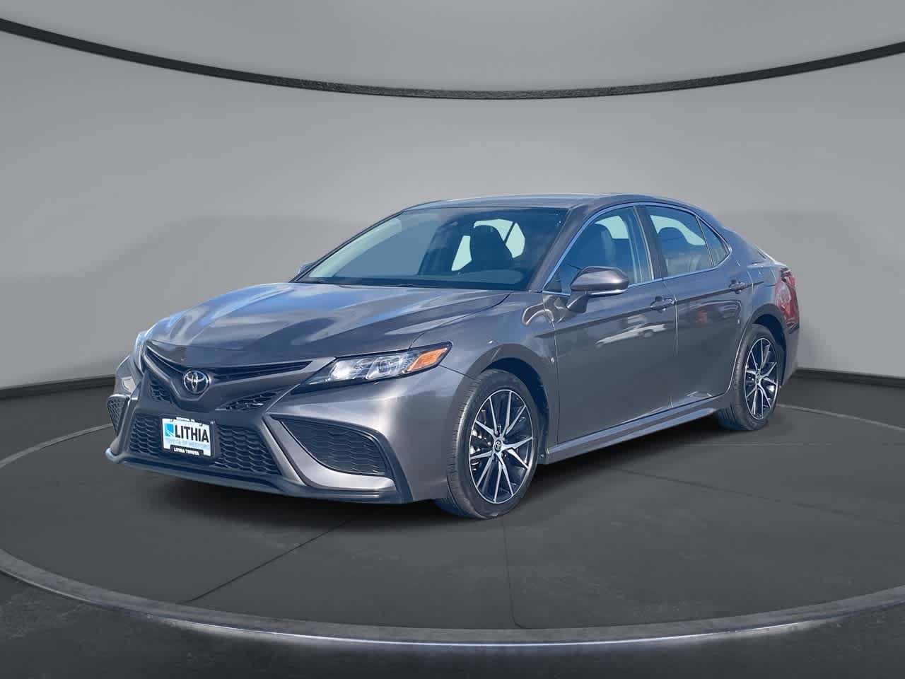 2024 Toyota Camry SE's photo