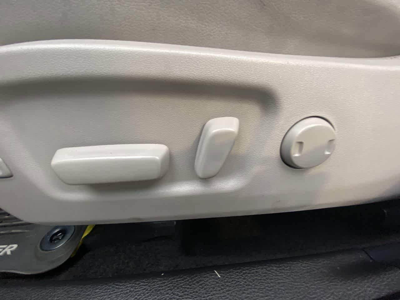 Thumbnail: 2019 Toyota Highlander - 12