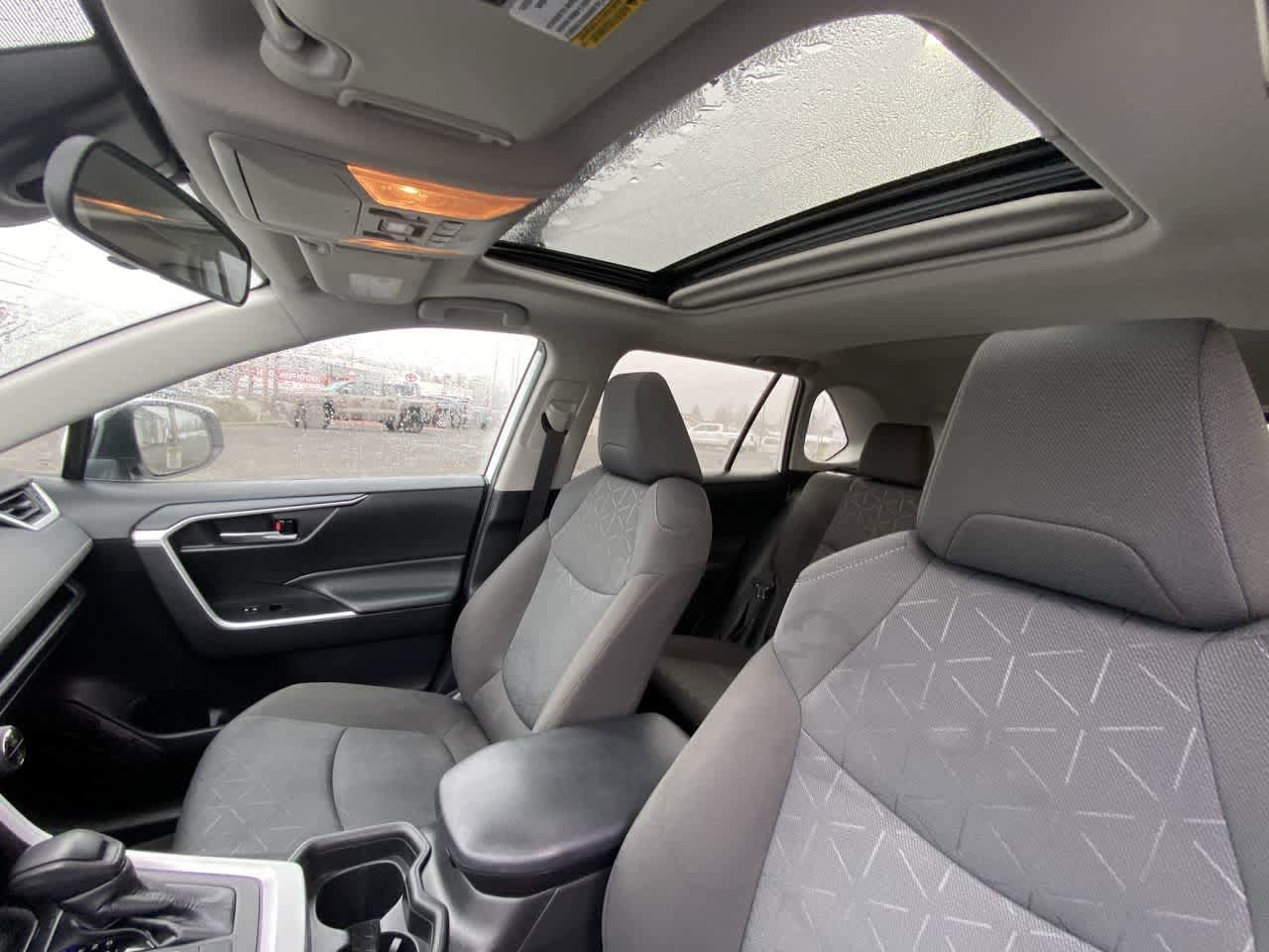 Thumbnail: 2021 Toyota RAV4 - 21