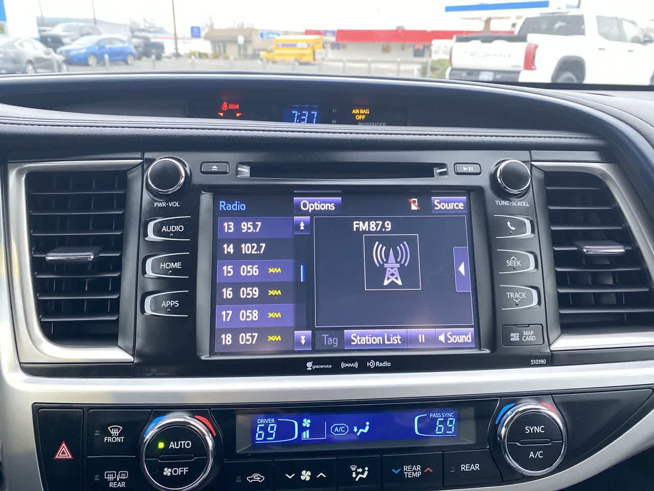 Thumbnail: 2019 Toyota Highlander - 16