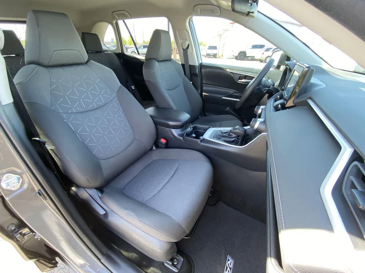 Thumbnail: 2021 Toyota RAV4 - 23