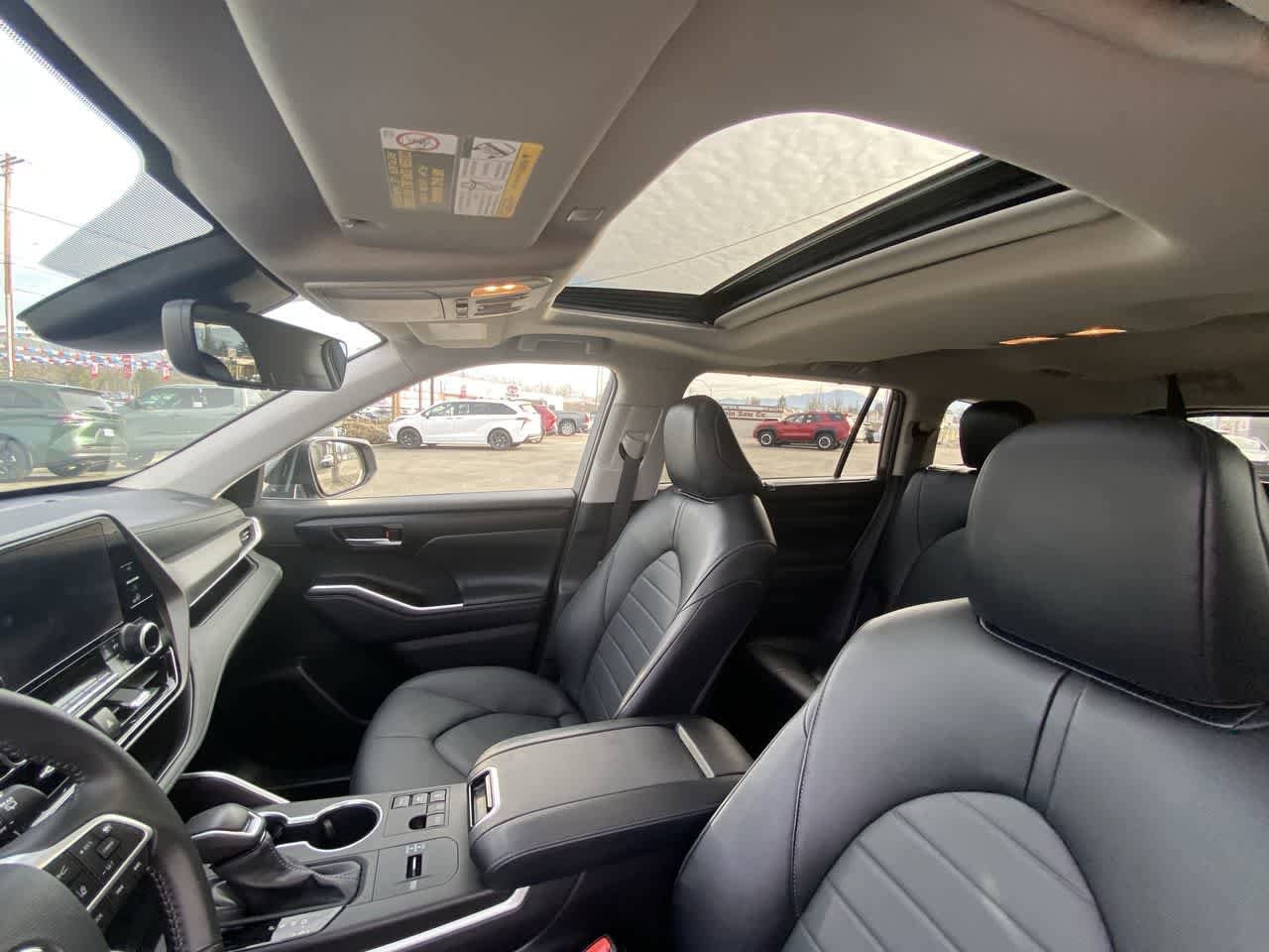 Thumbnail: 2025 Toyota Highlander - 21