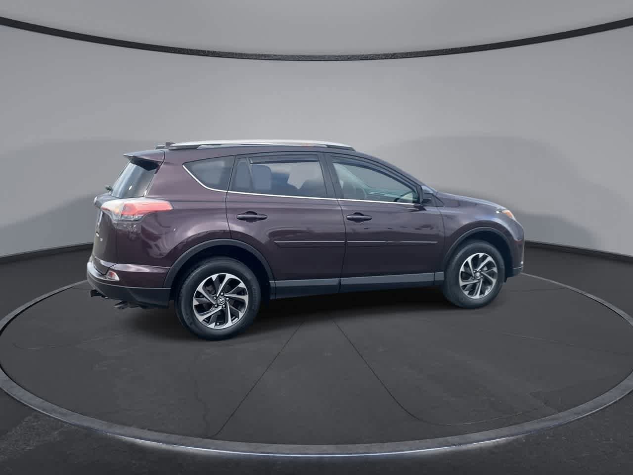 Thumbnail: 2017 Toyota RAV4 - 9