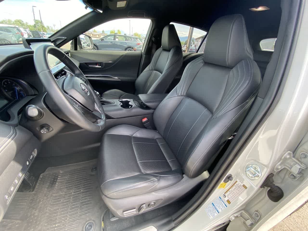 Thumbnail: 2021 Toyota Venza - 11