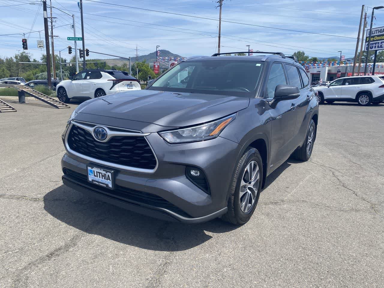 2020 Toyota Highlander XLE Hybrid 4x4's photo