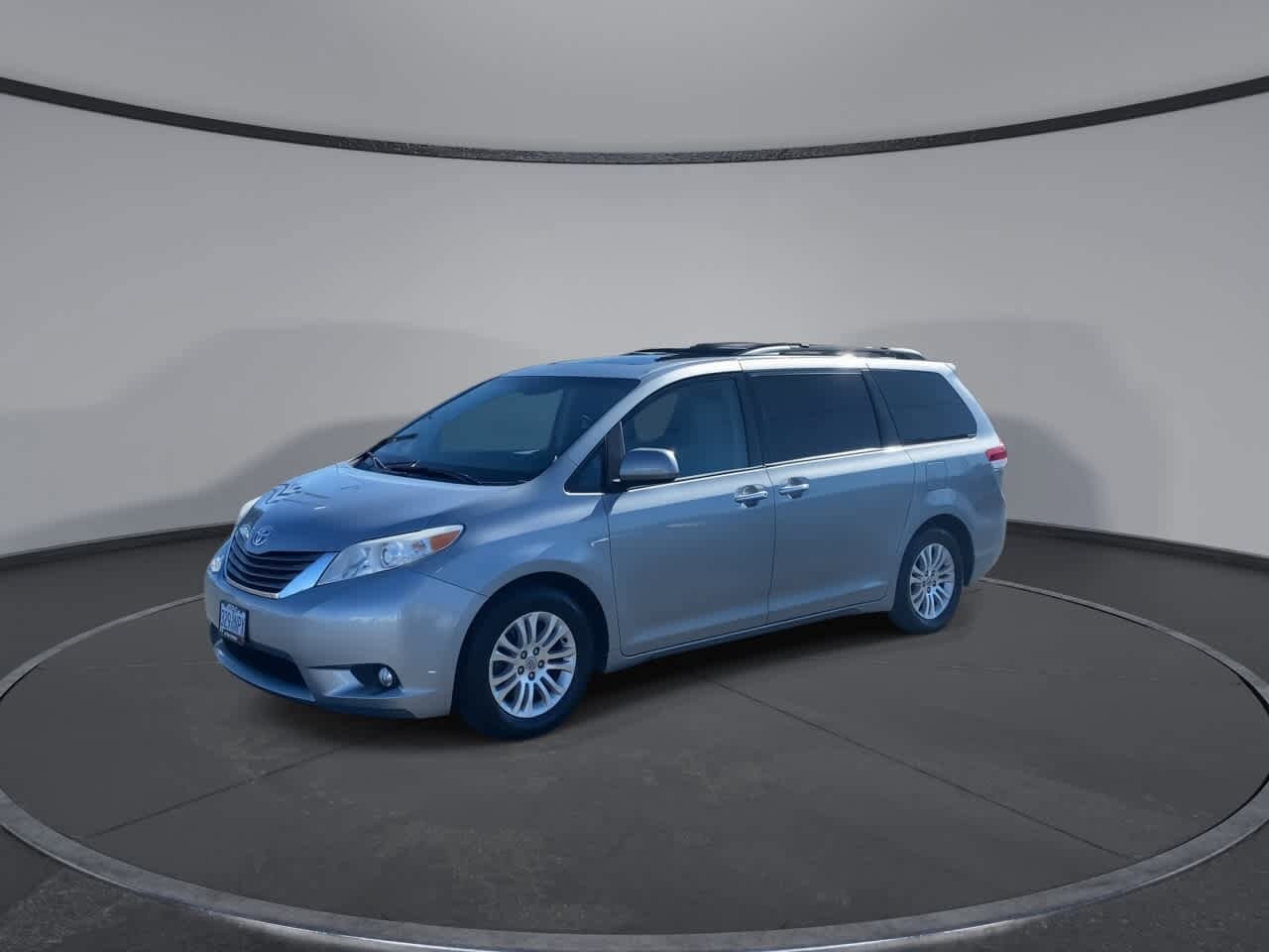 Thumbnail: 2014 Toyota Sienna - 4