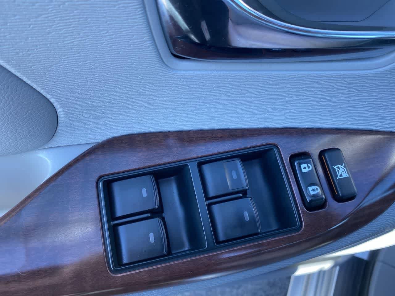 Thumbnail: 2014 Toyota Sienna - 13
