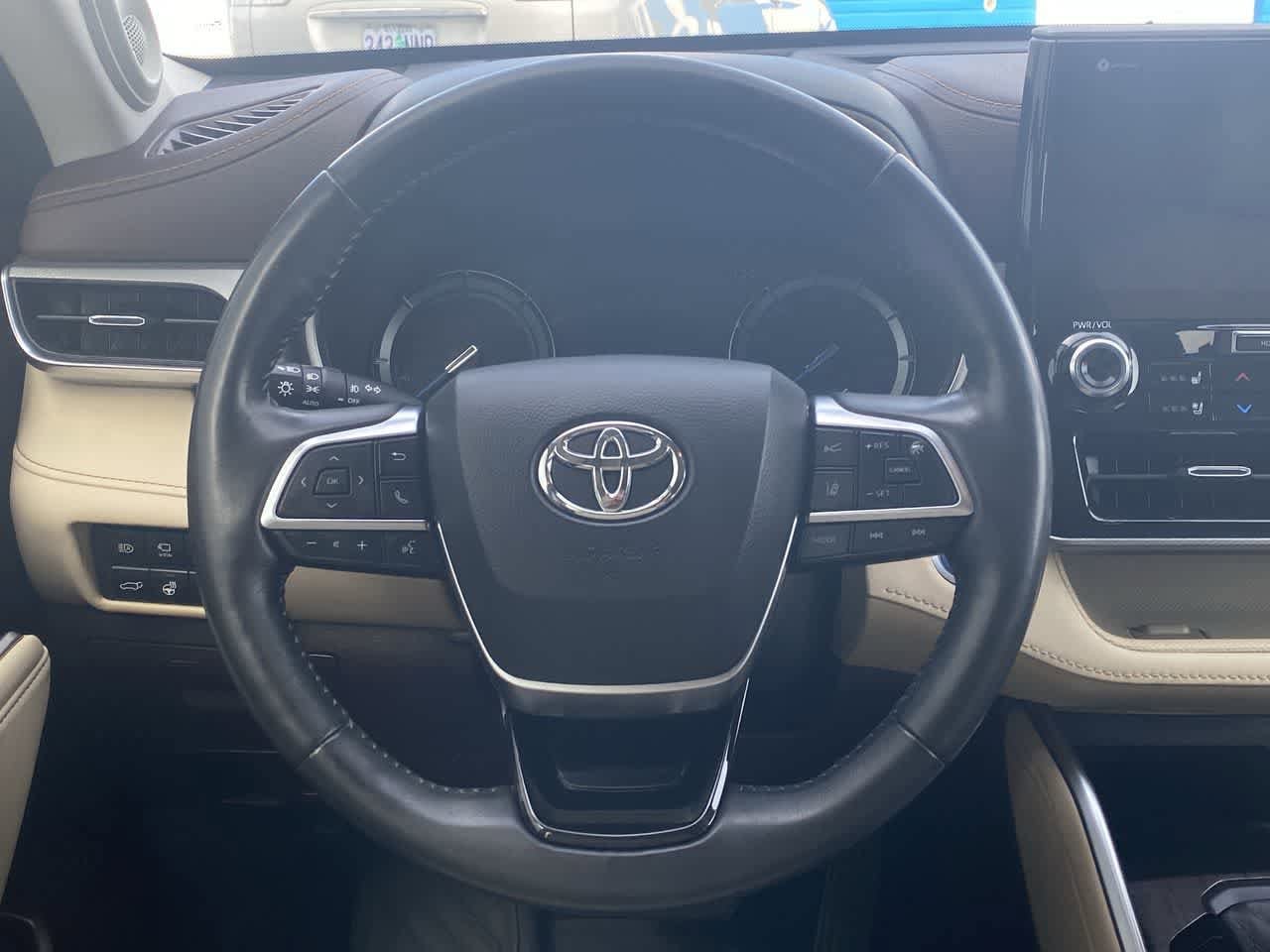 Thumbnail: 2020 Toyota Highlander - 14