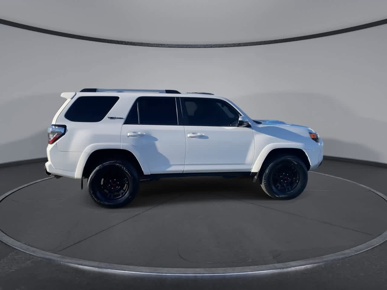 Thumbnail: 2018 Toyota 4Runner - 9