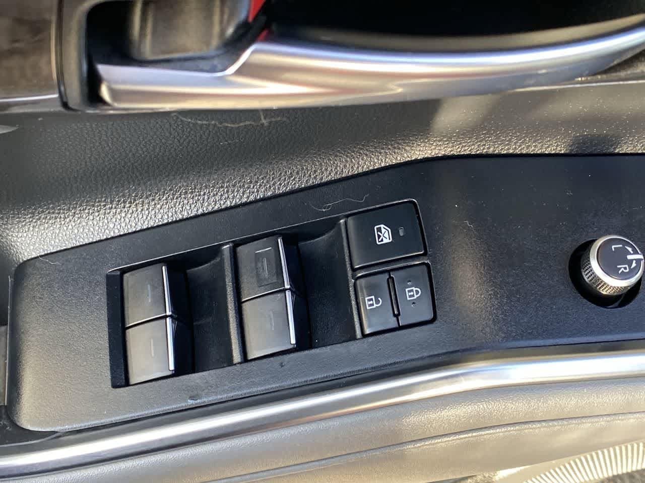 Thumbnail: 2020 Toyota Highlander - 13