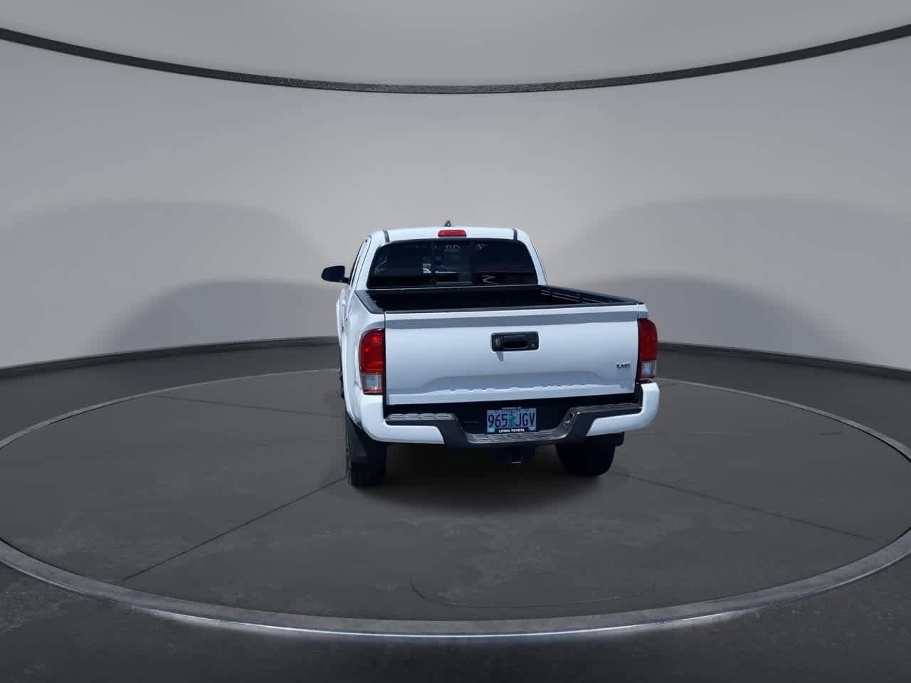 Thumbnail: 2016 Toyota Tacoma - 7