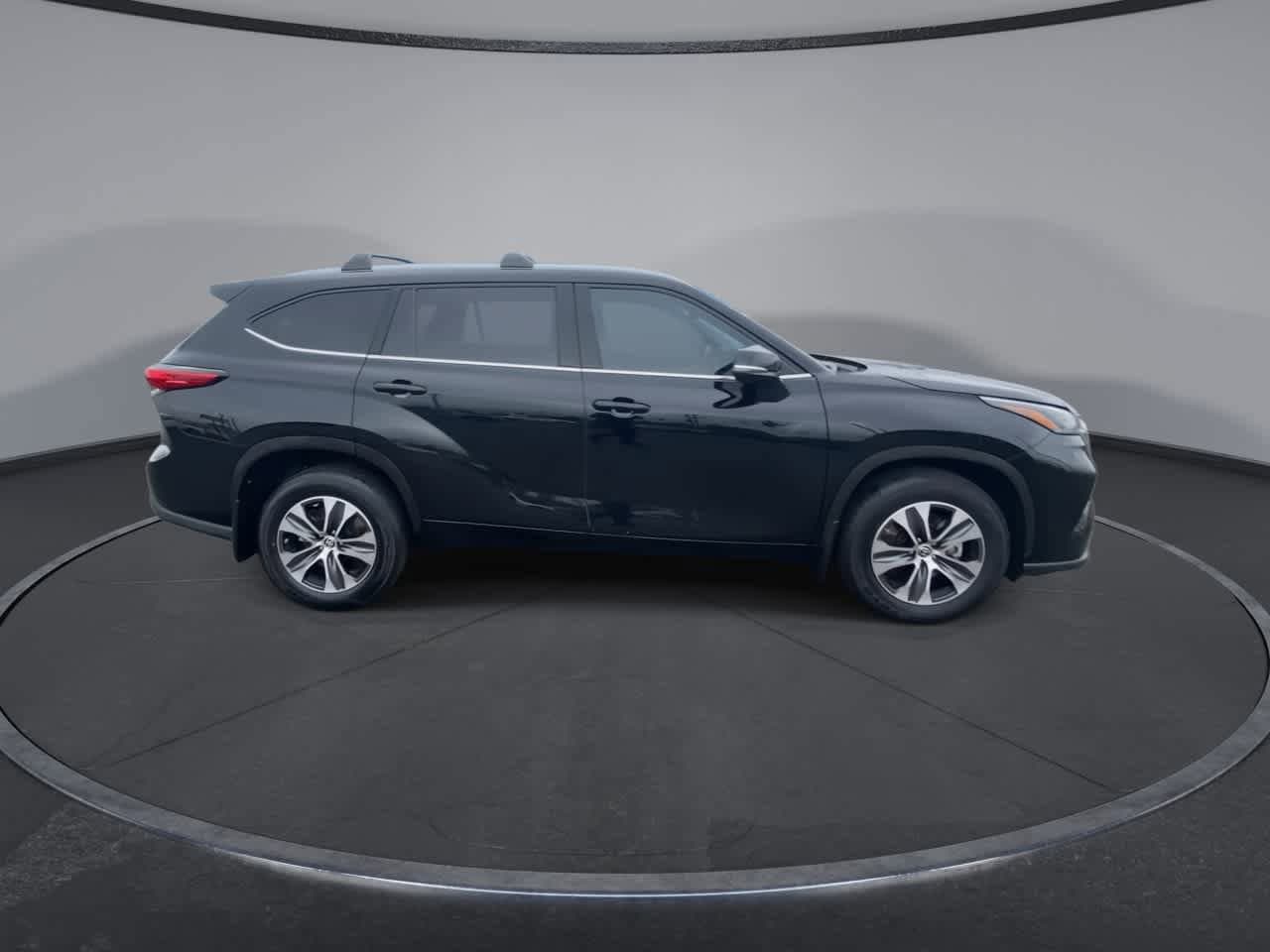 Thumbnail: 2022 Toyota Highlander - 9