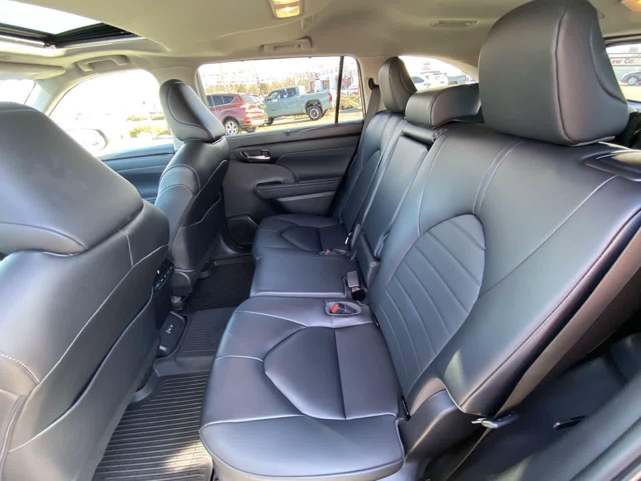 Thumbnail: 2023 Toyota Highlander - 22