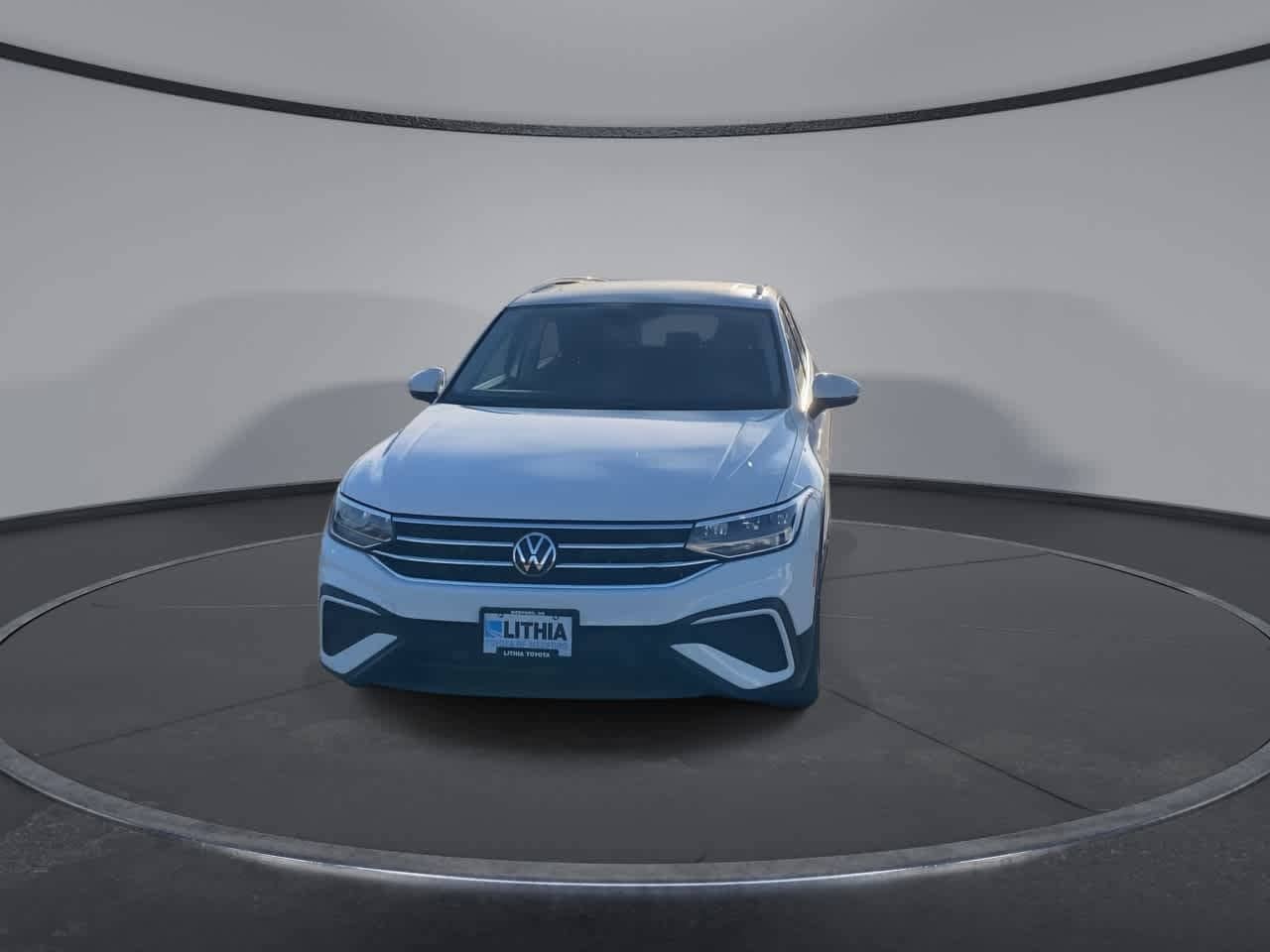 Thumbnail: 2022 Volkswagen Tiguan - 3