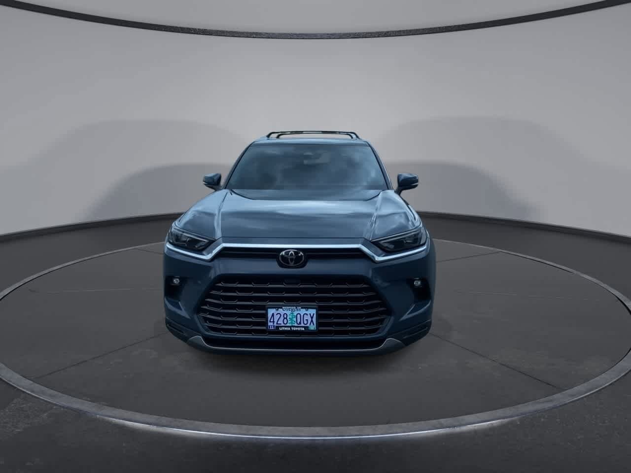 2024 Toyota Highlander Hybrid Limited photo 2