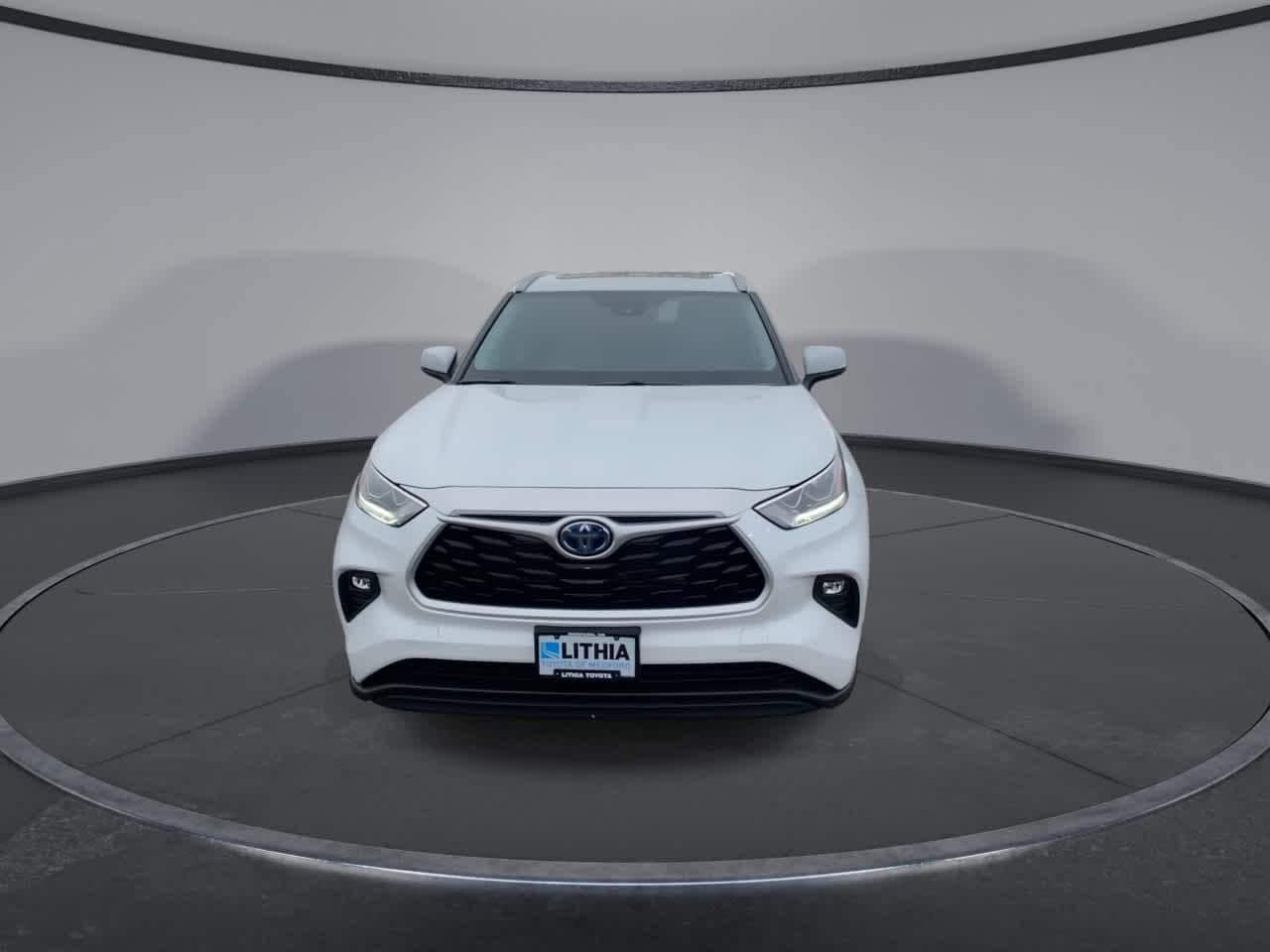 Thumbnail: 2022 Toyota Highlander - 3