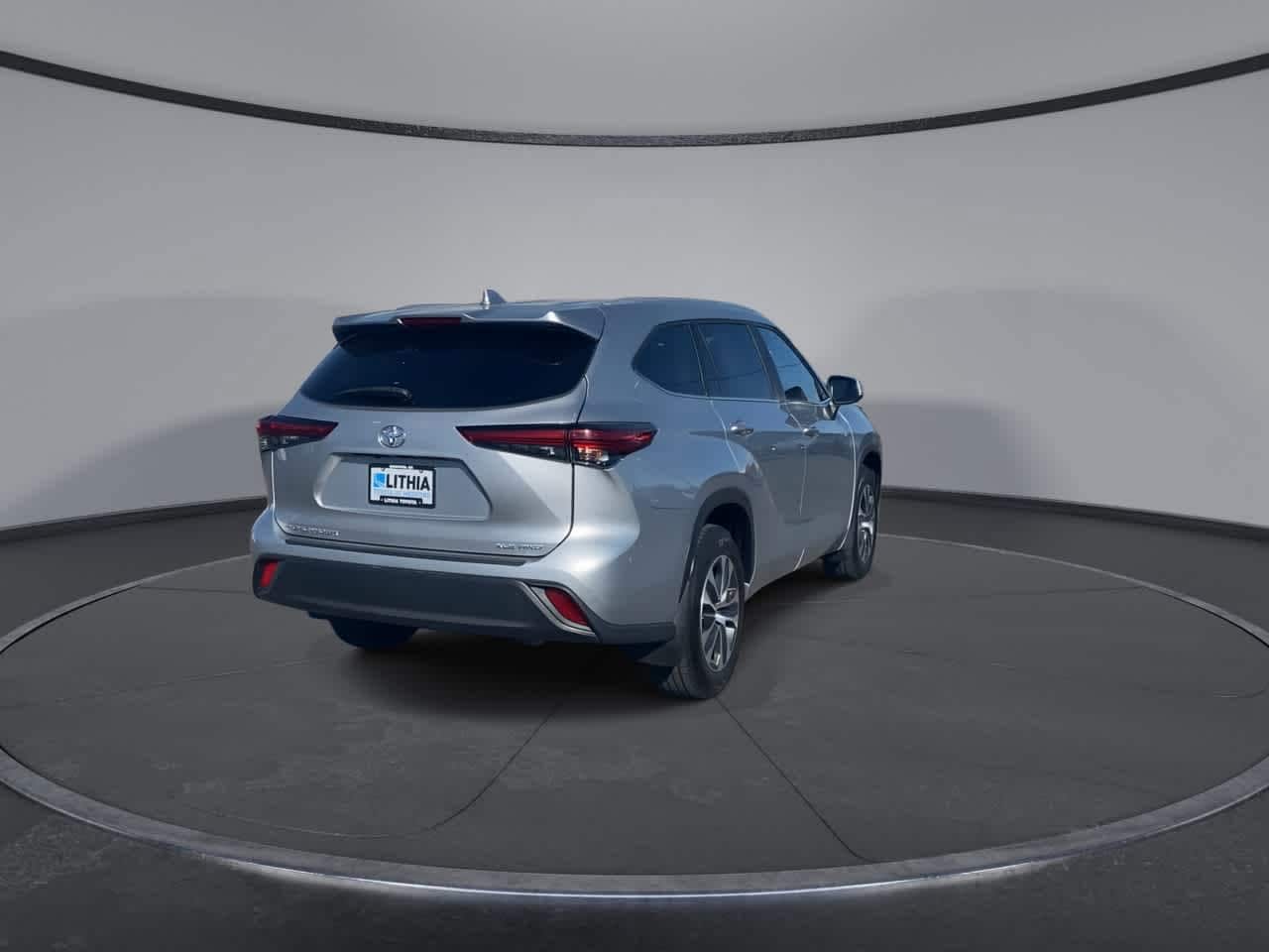 Thumbnail: 2023 Toyota Highlander - 9