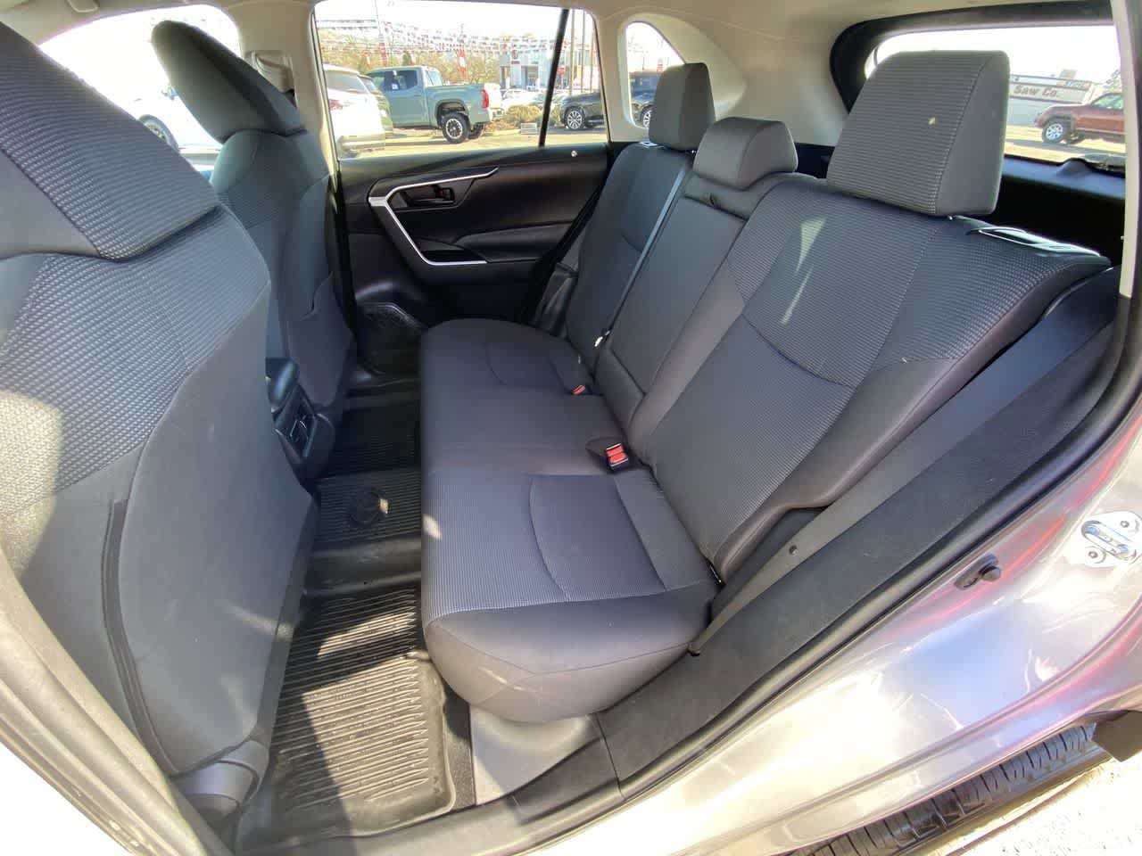 Thumbnail: 2022 Toyota RAV4 - 21