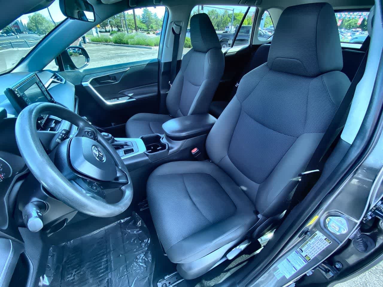 2022 Toyota RAV4 LE 11