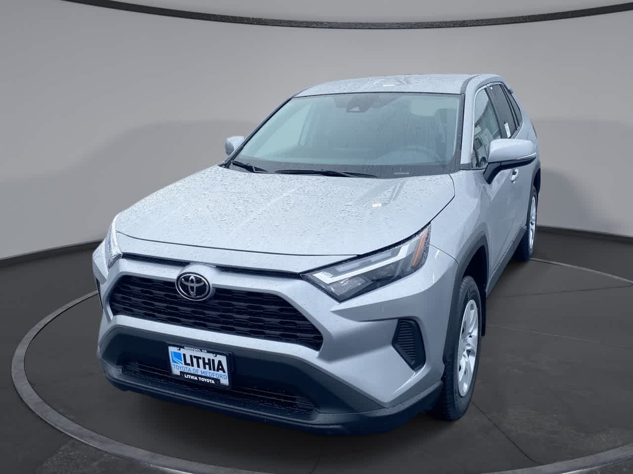 2025 Toyota RAV4 LE's photo