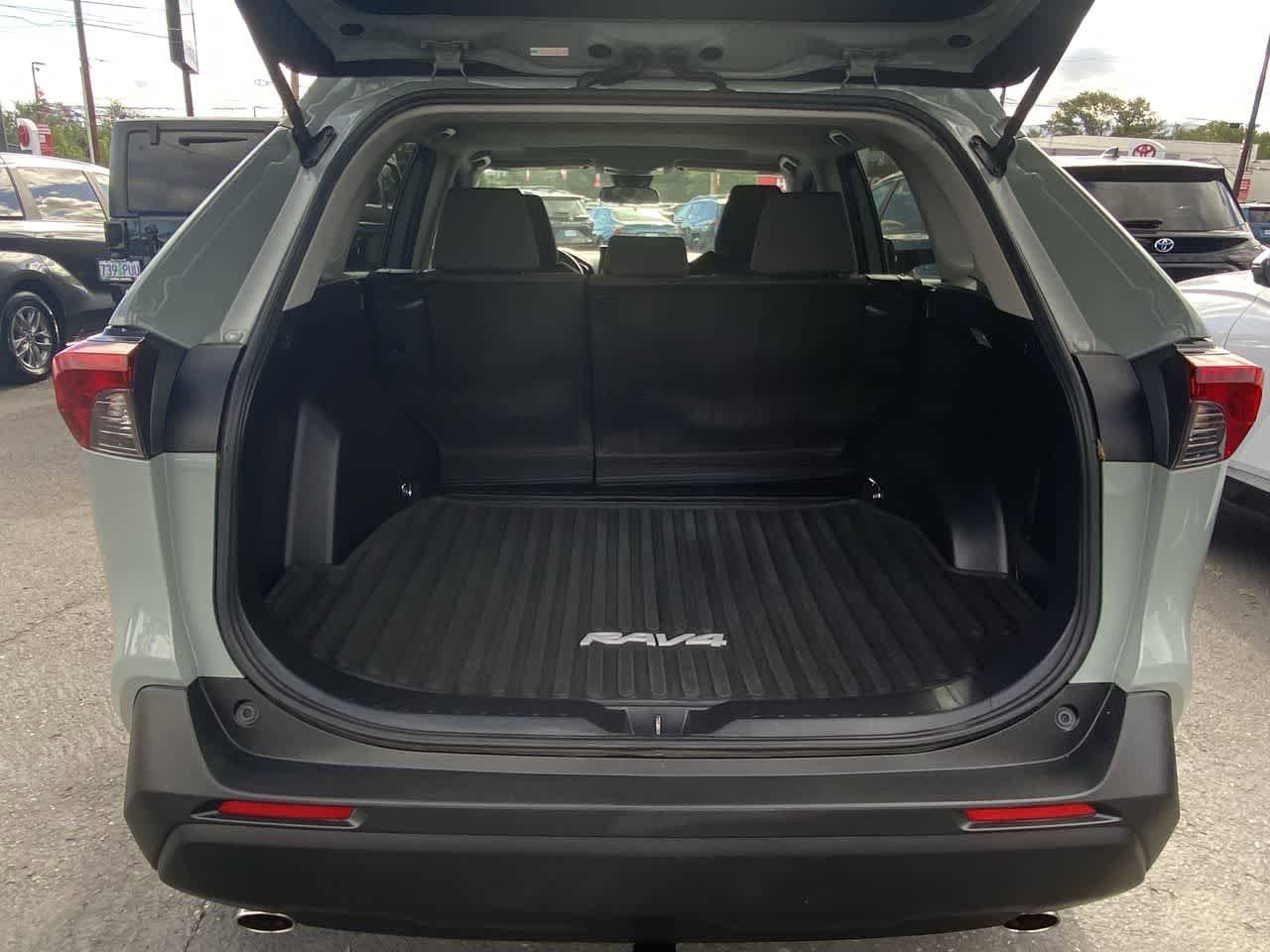 Thumbnail: 2019 Toyota RAV4 - 22