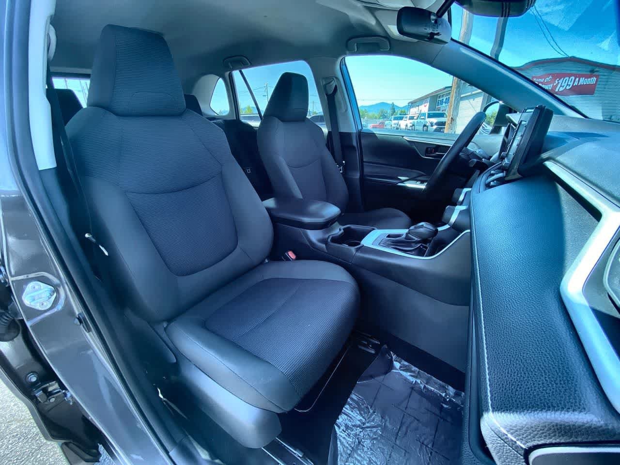 2022 Toyota RAV4 LE 23